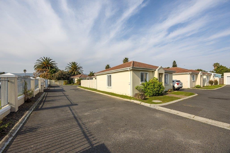2 Bedroom Property for Sale in Bothasig Western Cape